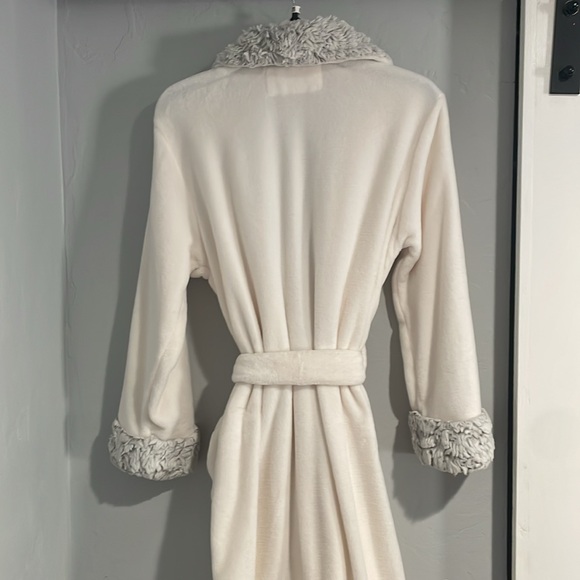 Soft and warm Robe - Picture 4 of 5